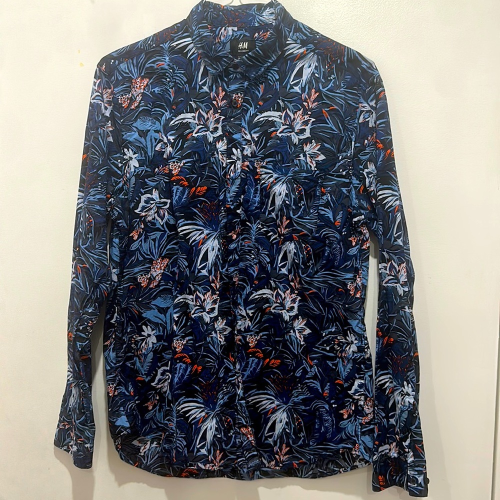 H&M relaxed fit medium men’s button casual dress shirt